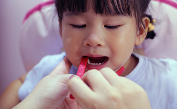 五歲小孩有輕微口吃怎么辦（家長(zhǎng)必看）？