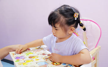 口吃不是很嚴(yán)重的小孩怎樣治療？這3種方法很有效